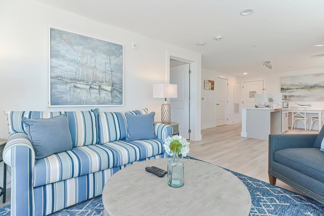 Downtown Plymouth Waterfront Luxury Condos ภายนอก รูปภาพ