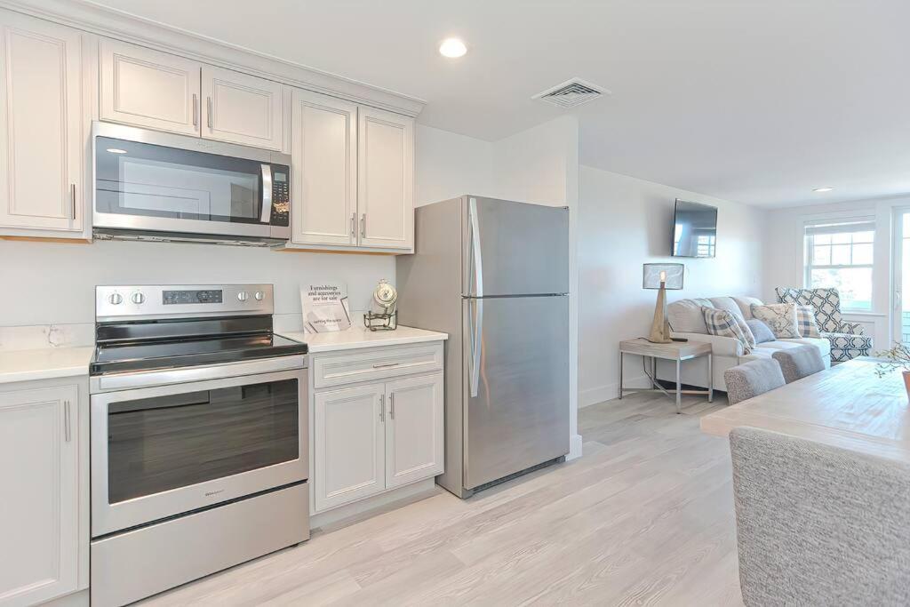 Downtown Plymouth Waterfront Luxury Condos ภายนอก รูปภาพ