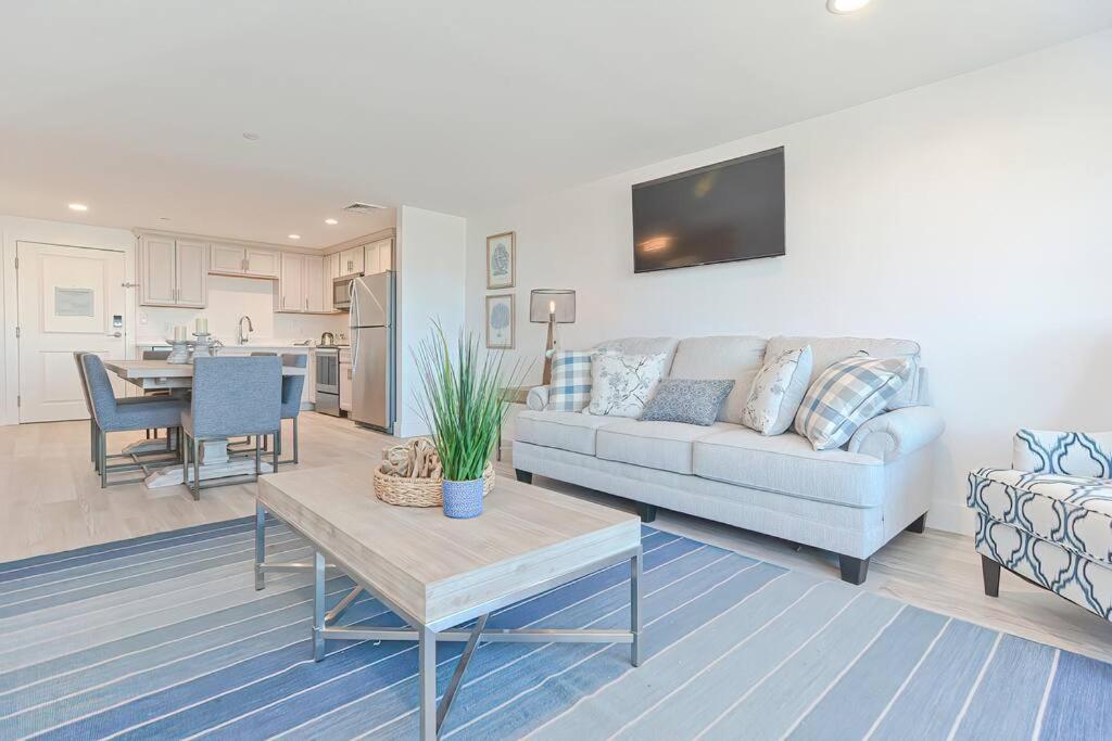 Downtown Plymouth Waterfront Luxury Condos ภายนอก รูปภาพ